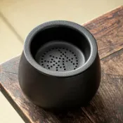 全球選品1館 生活百貨 ♔黑陶茶渣缸陶瓷茶洗建水過濾帶蓋廢水缸孟大號桌面垃圾桶茶水分