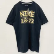 【DOKODEMO】古著 Nike 短袖印花 T 卹，帶 Swoosh 標誌，圓領，籃球，復古，黑色，M 碼