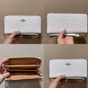 實拍照💗COACH ［黑⚫️/白⚪️兩色］浮雕LOGO防刮皮革手掛式拉鍊長夾-黑色