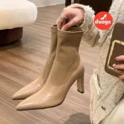 臺灣現貨Duoya 工廠直髮~[Ready stock]尚絲   溫柔高級感尖頭高跟瘦腿靴女軟皮瘦瘦短靴女春秋單靴粗跟休