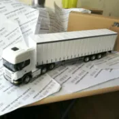 協貿國際日用品生活9館 斯堪尼亞SCANIA白色貨車模型拖卡車頭掀起貨柜輪可轉向合金比例50