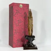 (店+)【御古齋】天然 樹化玉 原礦擺件 玉質化 天然樹紋 避邪化凶 穩定情緒 消磁淨化 附座 收藏盒 100401