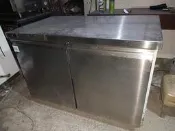 2手四尺工作台冰箱72x122xH83cm
4尺工作台冰箱
全開式不佔壓縮機空間
可做中島工作台冰箱
台南仁德