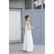 四釦渡假洋裝 #5604 炎熱的夏天裡，最討厭想「每日穿搭」了！ 因為不管怎麼搭怎麼熱、怎麼穿怎麼爆汗，短褲又顯得太隨性