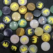 協貿國際日用品生活8館 Naturalstone elephant虎眼綠東陵粉水晶雕刻大象圓片DIY飾品配件