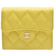 【CHANEL 香奈兒】經典金色雙C LOGO菱格粒紋牛皮釦式短夾(檸檬黃色AP0231C-LEMON-GP)