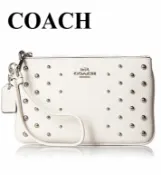 美國COACH 鵝卵石皮革鉚釘手腕包(白)/ COACH包 / 包包專櫃品牌 / outlet / 產品編號F57862 【momi宅便舖】