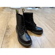 【Dr. Martens 專櫃正品原價$6880】泰國製經典 1460W 八孔黑色真皮馬汀靴（UK4 / EU37顯瘦）