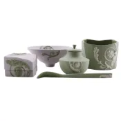 【DOKODEMO】中村卓夫 ( Nakamura Nakamura) 設計的 Wedgwood Jasper 日式風格限量版茶具（5）。另一套二用茶具，採用5花卉圖案