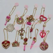 【買動漫】【美少女戰士 little charm 小吊飾 日版 食玩】美戰 盒玩 心月權杖 武器 變身器 公主 幻之銀水晶 變身筆