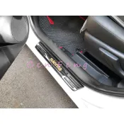 涔峰ＣＦ☆(黑鈦)TOYOTA SIENTA 前門 迎賓踏板 外門檻條 白金踏板 飾板 不鏽鋼踏板 外門檻 防刮