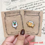 🍋L.C SHOP🐱現貨🎉A-343金屬徽章 白貓別針 貓咪 雕魚燒金屬別針 貓咪別針 生日禮物 交換禮物 胸針