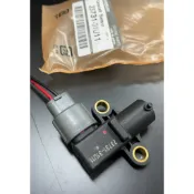 A32 A33 曲軸感知器插頭 （前）2P A32 A33 偏心軸感知器插頭
