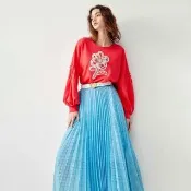 【iROO】毛海紗花朵衛衣