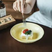喜挖2店 高級感純色奶油色系盤子復古風家用陶瓷餐具碗盤菜碗麵碗菜盤大碗