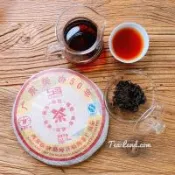 【茶韻】普洱茶 2006年福海茶廠 7576 熟茶 茶餅357克 廣東美協50週年紀念 茶葉禮盒 (收藏盒)