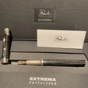 筆來筆趣》義大利🇮🇹Delta Extreme 碳纖18K尖鋼筆
