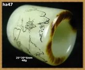 【米蘭秀】【奇珍館】 羊脂白玉 帶皮籽料和闐玉 和闐白玉 雕刻柳宗元江雪獨釣板指戒指 戒圍#30(非A貨退錢)-開運避邪投資增值【附鑑定書】【奇珍館】ha47