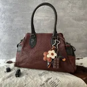 Fendi 芬迪 粒面牛皮托特包 焦糖咖啡色 × 復古 FF 細節