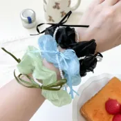 (店+)【FEE BABY】珍珠鍊條蝴蝶結緞帶大腸髮圈 髮飾 髮圈 時尚配件 女生配件 造型髮圈 配件 丸子頭包頭髮繩 配飾 藍色蝴蝶珍珠,大腸髮圈 綠色蝴蝶珍珠,大腸髮圈 黑色蝴蝶珍珠,大腸髮圈