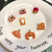 小不點Diy手作舖 3317 🌟🈵️60元才出貨 樹脂食物吊墜 牛角可頌 蘋果吐司蛋鬆餅耳環 食玩  項鍊配件材料批發