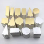 現貨 慕斯底託 圓形三角形 方形小蛋糕紙託 銀卡墊 甜品慕斯金紙卡 底託紙墊 100張/包