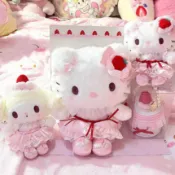 【喜多屋🌟現貨隔日达🚀💛】日本  サンリオ🌸草莓蛋糕裙KT貓掛件 🎂✨可愛草莓蛋糕裙 🍓粉嫩甜系少女掛件
