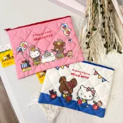 [現貨🇯🇵🔜] 日本製 三麗鷗 kitty 小熊學校 扁包 菱格車縫 拉鏈包 慶生 騎腳踏車 日本代購 交換禮物