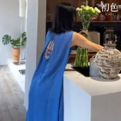 初色 度假風純色背心式圓領無袖露背綁帶寬鬆顯瘦A字中長裙連衣裙連身洋裝長裙-藍色-52739(M-2XL可選)