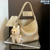 港灣小站 【真皮編織】托特包 水桶包 腋下包 手提包 單肩包 大容量通勤包 金色編織設計 中號尺寸 真皮質感 百搭時尚 上班約會皆宜