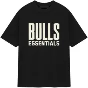 (店+)125AL244404F Fear of God Essentials NBA 聯名款 Bulls Tee 芝加哥公牛隊 胸前字母logo印花圖案圓領短袖美式重磅T恤 男款