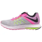 (店+)【NIKE 耐吉】831562-003 Nike Zoom Winflo 3 Wlf 舒適耐穿透氣輕便跑步鞋 女款 灰粉黑色