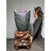 阿一藝品 天然巴西紫水晶 罕見【紫晶洞】【洞超深】水晶花瓶 帶整圈極光 聚財轉運 招財鎮宅 消磁淨化 高品收藏級 T51