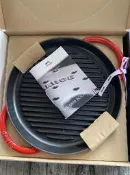 英 dust 德 der staub 灰塵 雙耳 圓型 條紋 烤盤 26 cm 紅色 法國製造 出清不退換貨