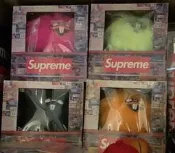 （可開發票）Supreme 2002s 中指玩偶 黑色極其少有 品相好（滿額免運）