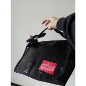 711×【限量曼哈頓經典亮面郵差包】黑／藍