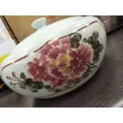 降價--------*全新盒裝早期金門汽鍋 陶瓷汽鍋 瓷器燉鍋 老燉鍋 火鍋 金門瓷器直徑約21*高11CM 牡丹 竹葉