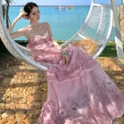 【衣隅Yiyu】法式千金名媛小香風粉色吊帶連衣裙 夏季新款無袖長洋裝 氛圍感海島度假連身裙 荷葉邊拼接裙擺洋裝