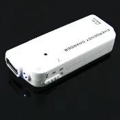 口袋式USB充電器+應急手電筒 應急充電器裝上AA三號電池2顆 插上你的USB充電線 即可幫你的手機 MP3 Iphone充電 白
