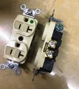 新插座6.美國原裝米色二手荷寶HUBBELL黃銅鐵底醫療級認證電源插座-特價1个500元