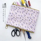 (店+)手作森林【DIY材料包-拉拉鍊收納包】影音教學 棉布 夜裡的遊樂園 原創印花 雙開 筆袋 工具袋 自有品牌布料