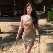 波西米亞旅行度假性感彩色條紋雪紡單肩洋裝女裝顯瘦斜領露肩無袖包臀緊身洋裝