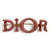【DOKODEMO】全新 ☆ DIOR 標誌水鑽胸針配件，粉紅色配金色五金，女士款，附盒子和防塵袋。