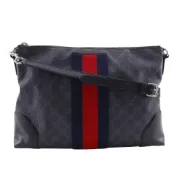 【DOKODEMO】二手 Gucci GG Supreme 帆布斜背包/肩包，貨號 474139，黑色，A4 尺寸，拉鍊款，男女通用