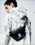 A BATHING APE 邀包胸包挎包 bape後背包，有拉鏈。減價.中！