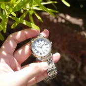 SEIKO 精工   / V147-0CR0KS.SUT396J1 / LUKIA 太陽能 鑽石 日期 不鏽鋼手錶 銀白x鍍香檳金 34mm