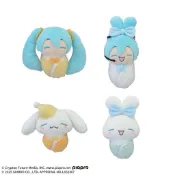 ❤Lika小舖❤H初音大耳狗 日本帶回 全新正版現貨 三麗鷗景品玩偶布偶娃娃 聯名款初音吊飾ミク ✕シナモロール 押上