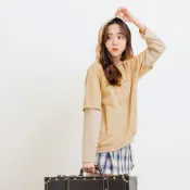 OB嚴選 玩轉百tee．KITTY環島台灣假兩件印圖連帽大學T 《KB1435》大尺碼/女裝/現貨