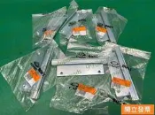 【汽車零件專家】中華 菱利VERYCA 1.2 01-〉年 左後右後 玻璃固定座 後門玻璃固定座 CW731999 原廠