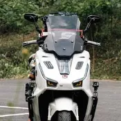 適用於五羊本田NWG150車頭鯊魚鰓改裝車貼摩托車亞克力標誌裝飾